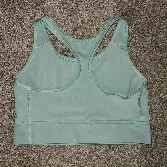 Nike Dri-Fit plus size sports bra - Picture 2 of 3